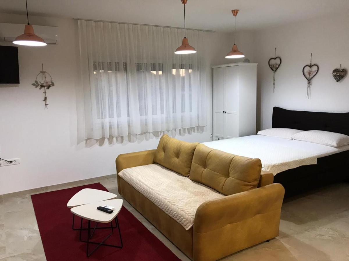 B1Villa Srima Bagian luar foto